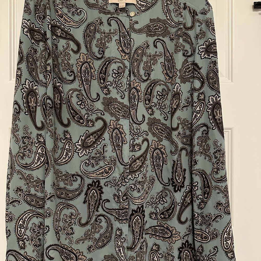 LOFT BEAUTIFUL BLUE PAISLEY BLOUSE SOPHISTICATED DRESSED UP OR WITH JEANS - Picture 7 of 7